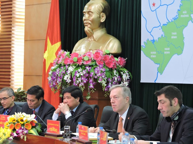 Đồng[-]bằng[-]sông[-]Hồng[-]và[-]những[-]nhìn[-]nhận[-]về[-]ứng[-]phó[-]với[-]biến[-]đổi[-]khí[-]hậu